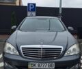 Серый Мерседес 320, объемом двигателя 3.2 л и пробегом 302 тыс. км за 10200 $, фото 1 на Automoto.ua
