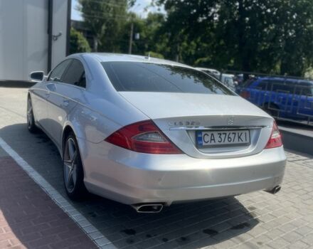 Серый Мерседес 320, объемом двигателя 3 л и пробегом 300 тыс. км за 12500 $, фото 3 на Automoto.ua