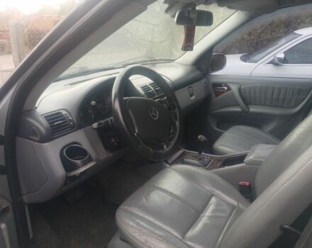 Серый Мерседес 320, объемом двигателя 3 л и пробегом 289 тыс. км за 3200 $, фото 2 на Automoto.ua