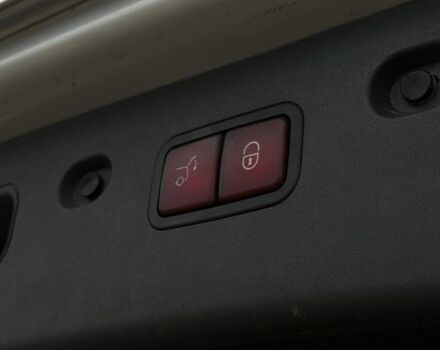 Серый Мерседес 320, объемом двигателя 3.2 л и пробегом 270 тыс. км за 8700 $, фото 19 на Automoto.ua