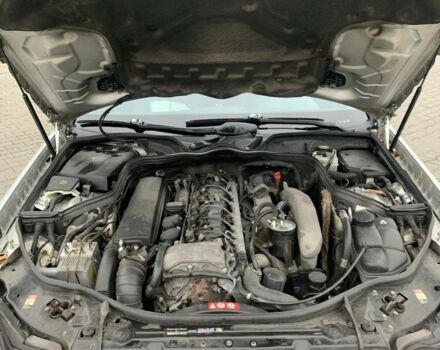 Серый Мерседес 320, объемом двигателя 3.2 л и пробегом 362 тыс. км за 3333 $, фото 19 на Automoto.ua