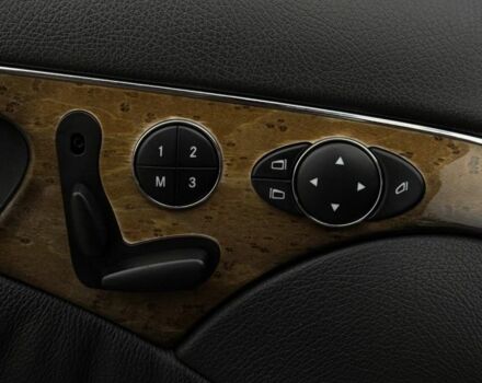 Серый Мерседес 320, объемом двигателя 3.2 л и пробегом 270 тыс. км за 8700 $, фото 6 на Automoto.ua