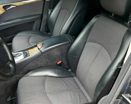 Серый Мерседес 320, объемом двигателя 3.2 л и пробегом 346 тыс. км за 7000 $, фото 2 на Automoto.ua