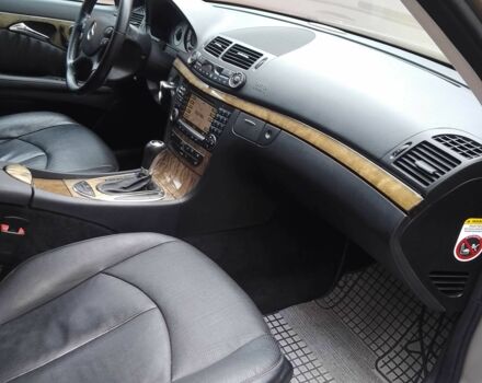 Серый Мерседес 320, объемом двигателя 3 л и пробегом 290 тыс. км за 10500 $, фото 4 на Automoto.ua