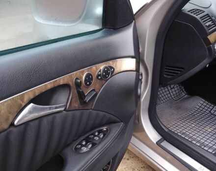 Серый Мерседес 320, объемом двигателя 3 л и пробегом 290 тыс. км за 10500 $, фото 8 на Automoto.ua