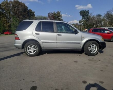 Серый Мерседес 320, объемом двигателя 3.2 л и пробегом 400 тыс. км за 5200 $, фото 3 на Automoto.ua