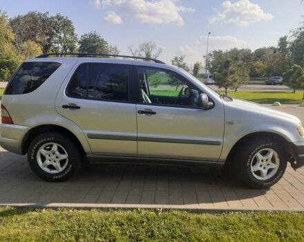 Серый Мерседес 320, объемом двигателя 3.2 л и пробегом 400 тыс. км за 5200 $, фото 1 на Automoto.ua