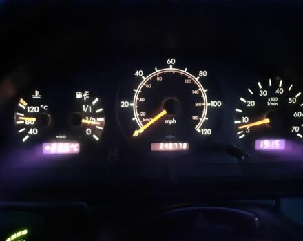 Серый Мерседес 320, объемом двигателя 3.2 л и пробегом 400 тыс. км за 5200 $, фото 5 на Automoto.ua