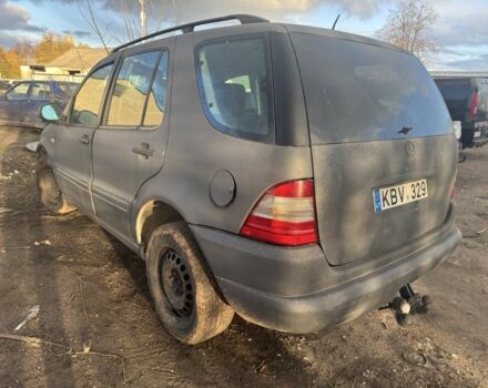 Серый Мерседес 320, объемом двигателя 3.2 л и пробегом 200 тыс. км за 1500 $, фото 4 на Automoto.ua