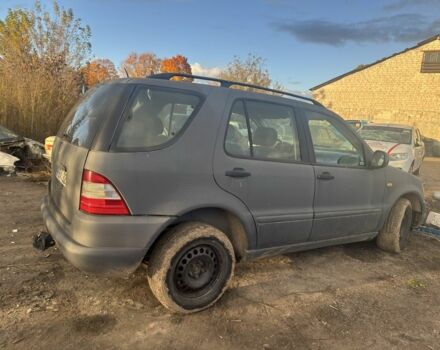 Серый Мерседес 320, объемом двигателя 3.2 л и пробегом 200 тыс. км за 1500 $, фото 3 на Automoto.ua