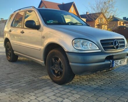 Серый Мерседес 320, объемом двигателя 3.2 л и пробегом 323 тыс. км за 3300 $, фото 2 на Automoto.ua