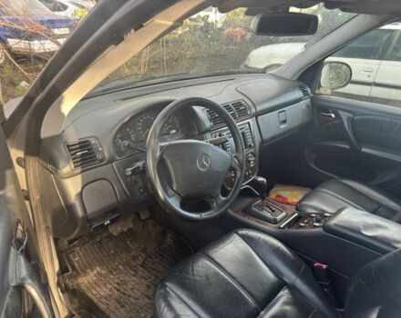 Серый Мерседес 320, объемом двигателя 3.2 л и пробегом 200 тыс. км за 1500 $, фото 5 на Automoto.ua