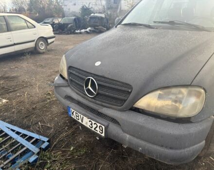 Серый Мерседес 320, объемом двигателя 3.2 л и пробегом 200 тыс. км за 1500 $, фото 1 на Automoto.ua