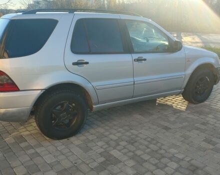 Серый Мерседес 320, объемом двигателя 3.2 л и пробегом 323 тыс. км за 3300 $, фото 3 на Automoto.ua