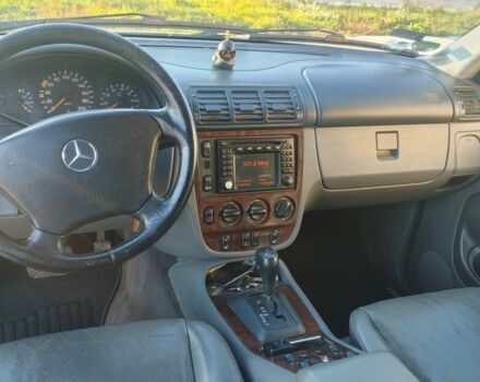 Серый Мерседес 320, объемом двигателя 3.2 л и пробегом 323 тыс. км за 3300 $, фото 9 на Automoto.ua