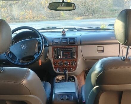 Серый Мерседес 320, объемом двигателя 3.2 л и пробегом 323 тыс. км за 3300 $, фото 11 на Automoto.ua