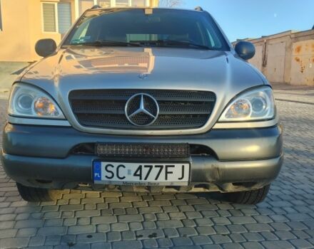 Серый Мерседес 320, объемом двигателя 3.2 л и пробегом 323 тыс. км за 3300 $, фото 1 на Automoto.ua