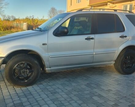 Серый Мерседес 320, объемом двигателя 3.2 л и пробегом 323 тыс. км за 3300 $, фото 7 на Automoto.ua