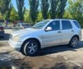 Серый Мерседес 320, объемом двигателя 3 л и пробегом 320 тыс. км за 5400 $, фото 1 на Automoto.ua