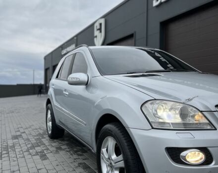 Сірий Мерседес 320, об'ємом двигуна 3 л та пробігом 300 тис. км за 10000 $, фото 3 на Automoto.ua