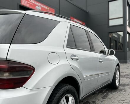 Сірий Мерседес 320, об'ємом двигуна 3 л та пробігом 300 тис. км за 10000 $, фото 5 на Automoto.ua