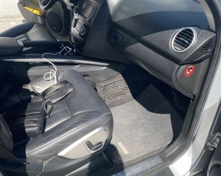 Сірий Мерседес 320, об'ємом двигуна 3 л та пробігом 398 тис. км за 10600 $, фото 4 на Automoto.ua