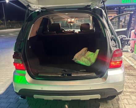 Сірий Мерседес 320, об'ємом двигуна 0 л та пробігом 300 тис. км за 6200 $, фото 10 на Automoto.ua