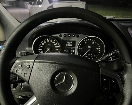 Сірий Мерседес 320, об'ємом двигуна 3 л та пробігом 315 тис. км за 10700 $, фото 7 на Automoto.ua