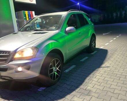 Сірий Мерседес 320, об'ємом двигуна 0 л та пробігом 300 тис. км за 6200 $, фото 1 на Automoto.ua