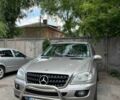 Сірий Мерседес 320, об'ємом двигуна 3 л та пробігом 315 тис. км за 8500 $, фото 1 на Automoto.ua
