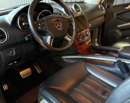 Сірий Мерседес 320, об'ємом двигуна 3 л та пробігом 261 тис. км за 15500 $, фото 2 на Automoto.ua