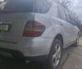 Сірий Мерседес 320, об'ємом двигуна 3 л та пробігом 300 тис. км за 7000 $, фото 1 на Automoto.ua