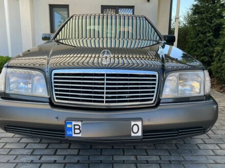 Серый Мерседес 320, объемом двигателя 3.2 л и пробегом 193 тыс. км за 12000 $, фото 1 на Automoto.ua