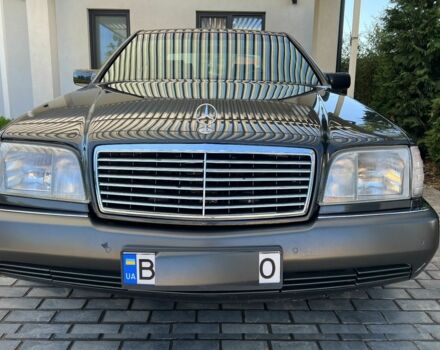 Серый Мерседес 320, объемом двигателя 3.2 л и пробегом 193 тыс. км за 12000 $, фото 1 на Automoto.ua