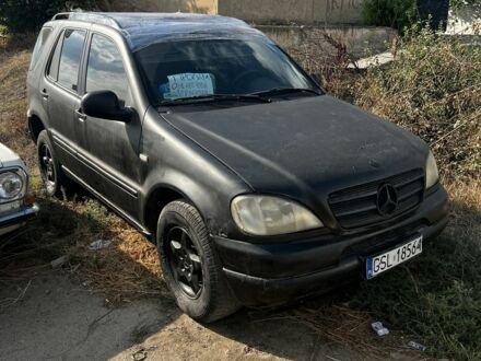 Сірий Мерседес 320, об'ємом двигуна 3.2 л та пробігом 300 тис. км за 1698 $, фото 1 на Automoto.ua