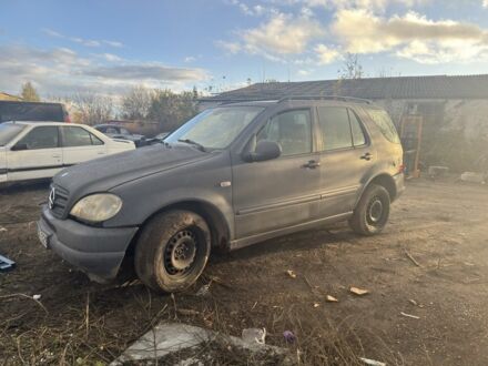 Сірий Мерседес 320, об'ємом двигуна 3.2 л та пробігом 200 тис. км за 1500 $, фото 1 на Automoto.ua