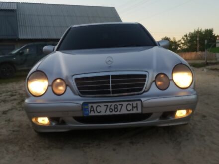 Серый Мерседес 320, объемом двигателя 3.2 л и пробегом 300 тыс. км за 2700 $, фото 1 на Automoto.ua