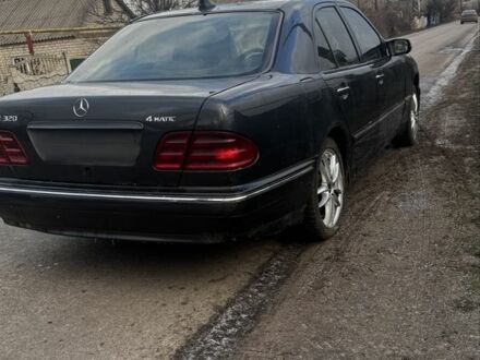 Серый Мерседес 320, объемом двигателя 3.2 л и пробегом 32 тыс. км за 3900 $, фото 1 на Automoto.ua