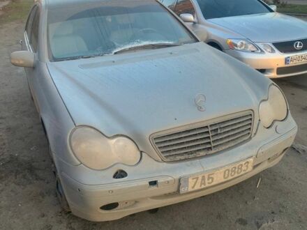 Серый Мерседес 320, объемом двигателя 3.2 л и пробегом 300 тыс. км за 950 $, фото 1 на Automoto.ua