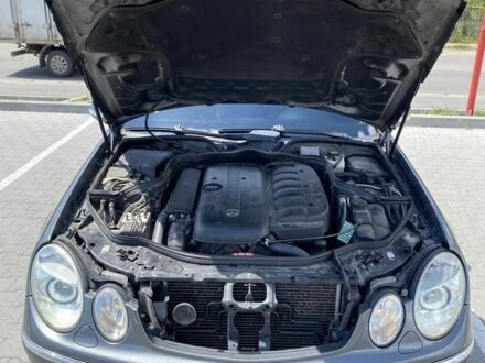 Серый Мерседес 320, объемом двигателя 3.2 л и пробегом 440 тыс. км за 6900 $, фото 1 на Automoto.ua