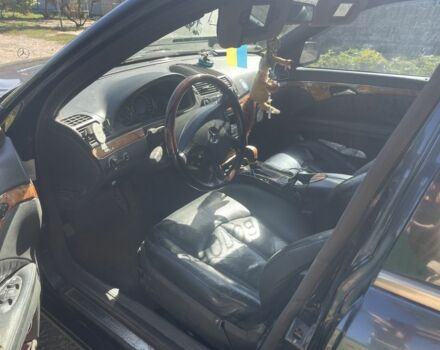 Синий Мерседес 320, объемом двигателя 3.2 л и пробегом 332 тыс. км за 3800 $, фото 4 на Automoto.ua