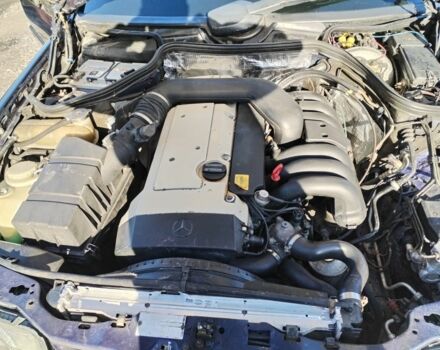 Синий Мерседес 320, объемом двигателя 3.2 л и пробегом 390 тыс. км за 4000 $, фото 8 на Automoto.ua