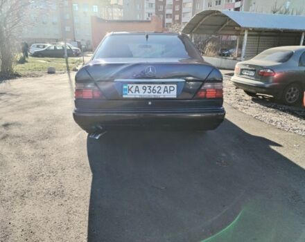 Синий Мерседес 320, объемом двигателя 3.2 л и пробегом 390 тыс. км за 4000 $, фото 3 на Automoto.ua