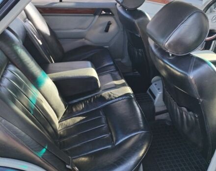 Синий Мерседес 320, объемом двигателя 3.2 л и пробегом 390 тыс. км за 4000 $, фото 7 на Automoto.ua