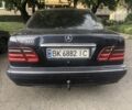 Синій Мерседес 320, об'ємом двигуна 2.8 л та пробігом 218 тис. км за 2643 $, фото 4 на Automoto.ua