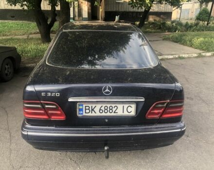 Синій Мерседес 320, об'ємом двигуна 2.8 л та пробігом 218 тис. км за 2643 $, фото 3 на Automoto.ua