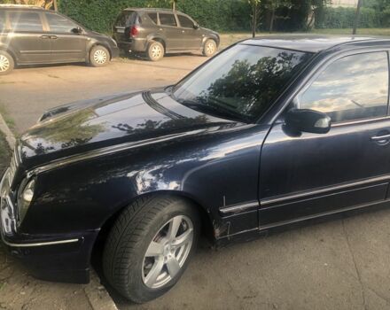 Синій Мерседес 320, об'ємом двигуна 2.8 л та пробігом 218 тис. км за 2643 $, фото 1 на Automoto.ua