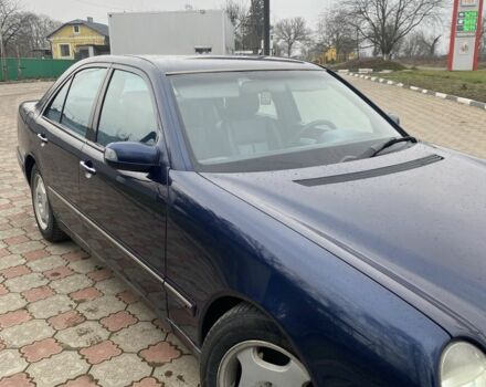 Синий Мерседес 320, объемом двигателя 3.2 л и пробегом 450 тыс. км за 5000 $, фото 3 на Automoto.ua