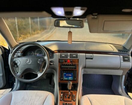 Синій Мерседес 320, об'ємом двигуна 3.2 л та пробігом 300 тис. км за 3700 $, фото 10 на Automoto.ua