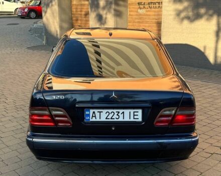 Синій Мерседес 320, об'ємом двигуна 3.2 л та пробігом 300 тис. км за 3700 $, фото 1 на Automoto.ua